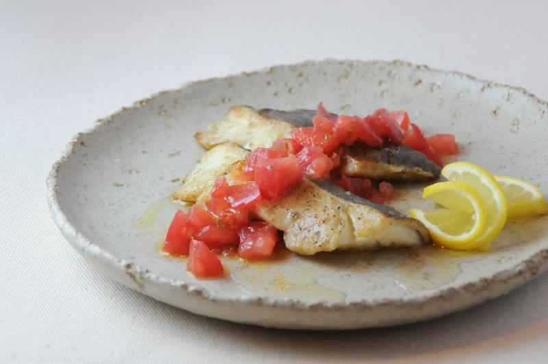 タラのムニエルトマトソースがけ