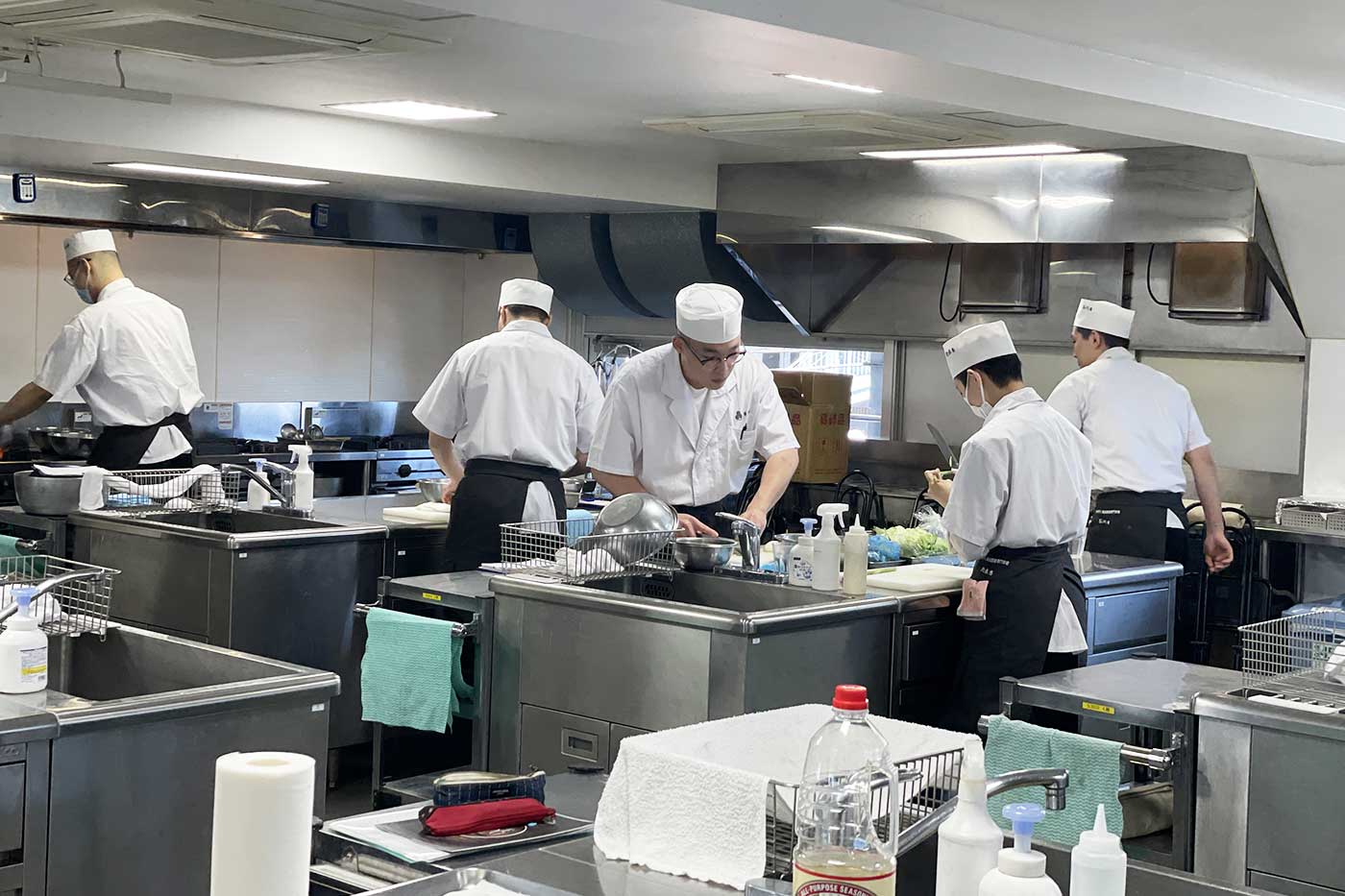 「舞台が、小さくなったんです」と、料理学校の先生は言った