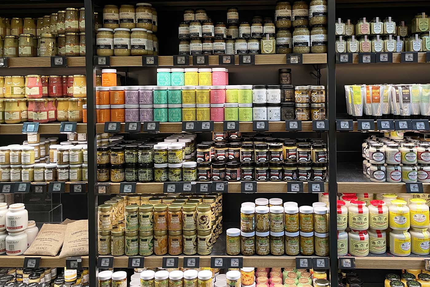 フランスの百貨店の調味料売り場には、POPがなかった